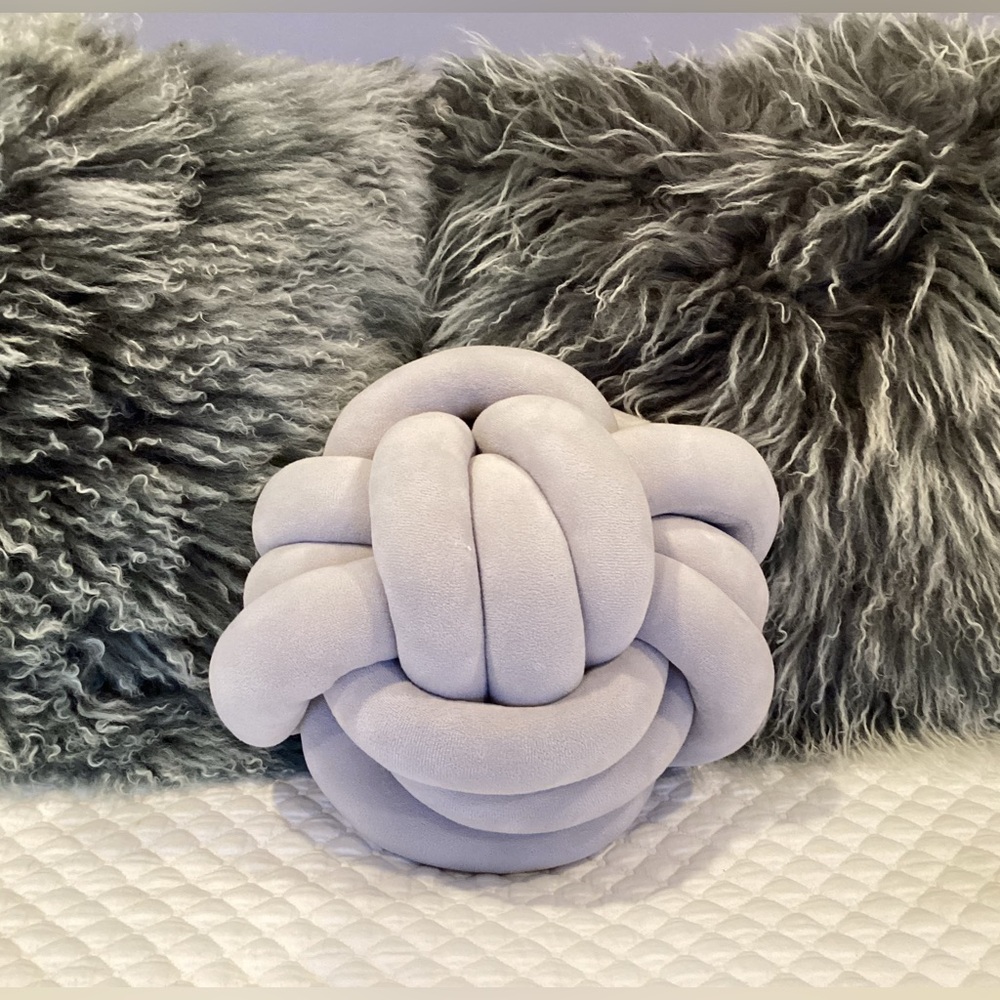 Soft Knotted Ball Plush Decorative Pilloww